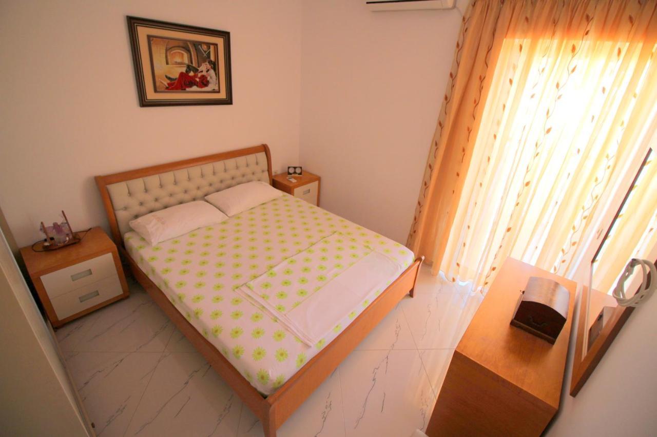 Klajdi Apartaments Sarandë Exteriör bild