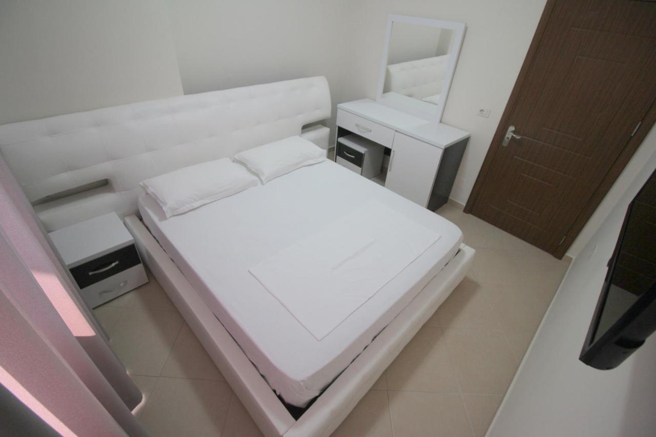 Klajdi Apartaments Sarandë Exteriör bild