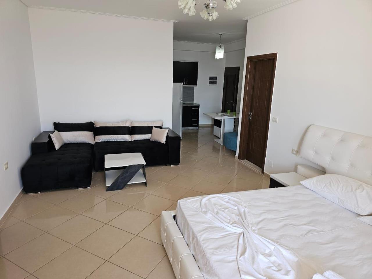 Klajdi Apartaments Sarandë Exteriör bild