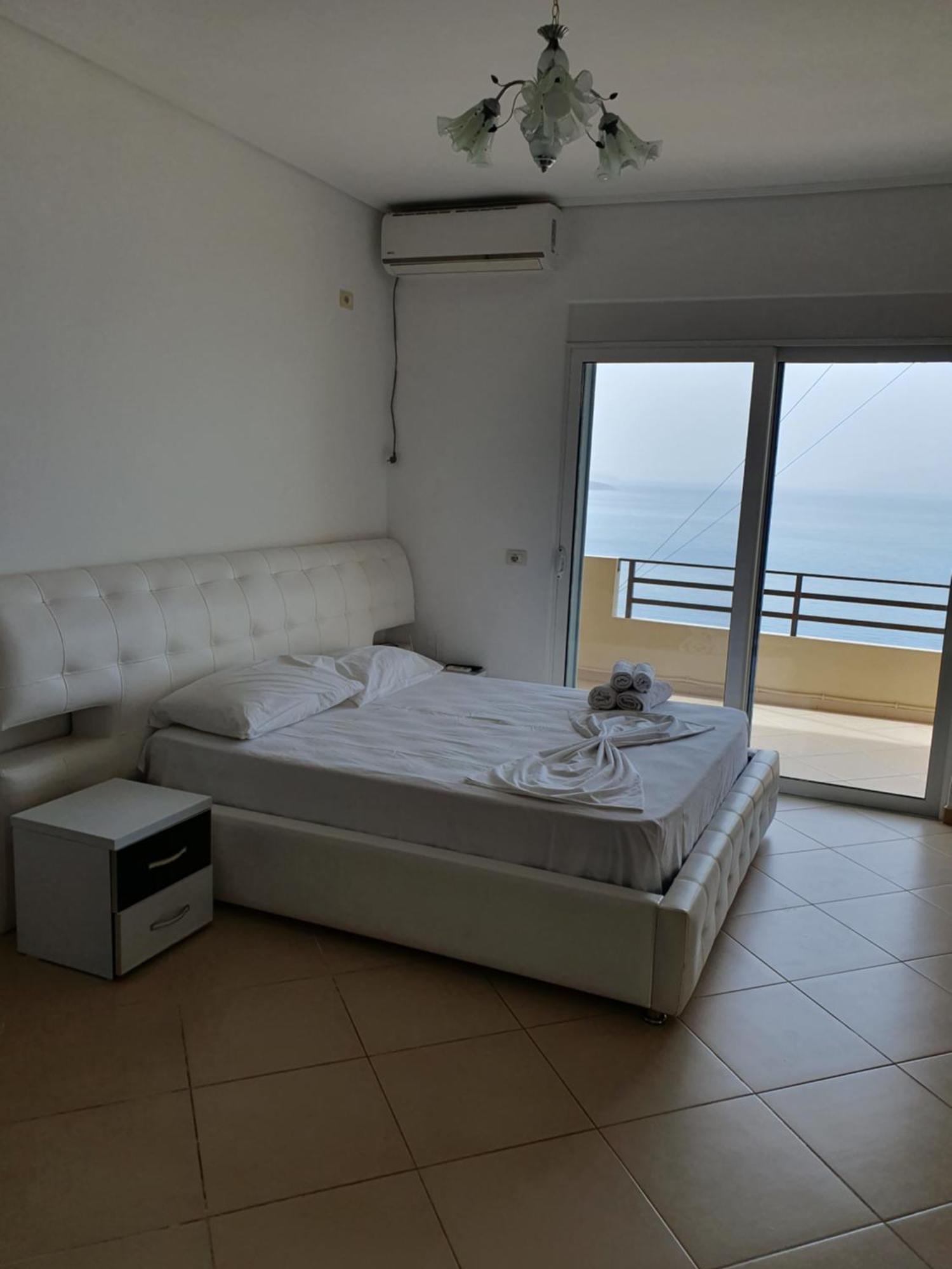 Klajdi Apartaments Sarandë Exteriör bild